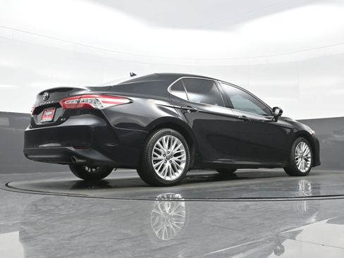 Used 2020 Toyota Camry XLE image 27