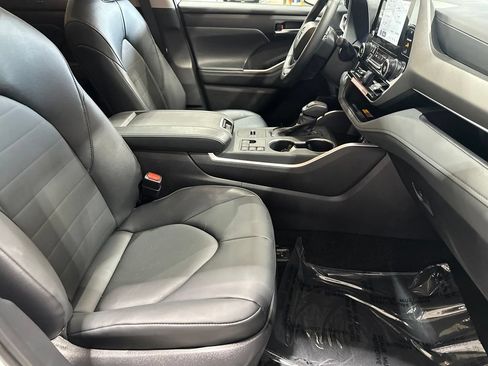 Certified 2026 Toyota Highlander XLE AWD/4WD image 18