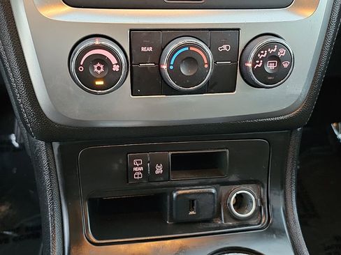 Used 2016 GMC Acadia SLE image 30