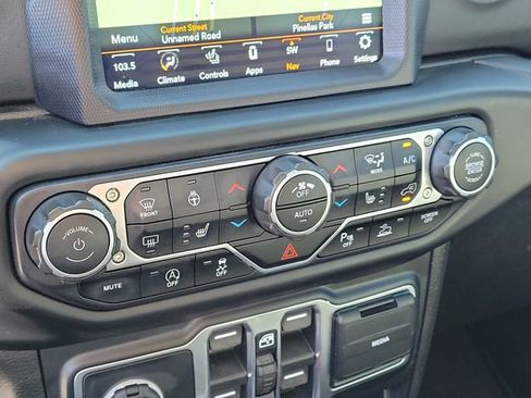 Used 2020 Jeep Gladiator Overland w/ Popular Equipment Package AWD/4WD image 25