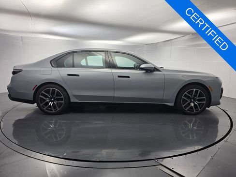 Certified 2023 BMW 760i xDrive AWD/4WD image 3