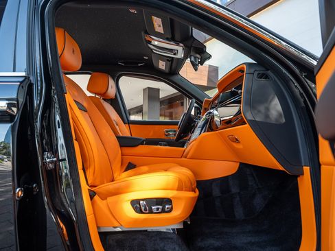 Used 2025 Rolls-Royce Cullinan image 63