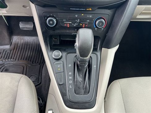 Used 2017 Ford Focus SE w/ Cold Weather Package image 22