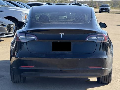 Used 2019 Tesla Model 3 Standard Range Plus image 5