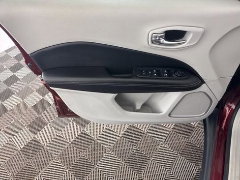 Used 2020 Jeep Compass Latitude image 18