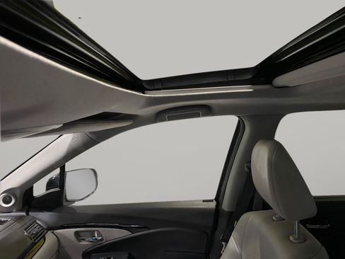Used 2021 Honda Pilot Touring image 16