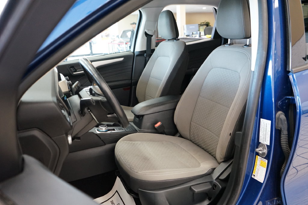 Used 2022 Ford Escape SE w/ Cold Weather Package AWD/4WD image 2