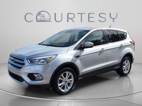 Used 2019 Ford Escape SE FWD image 1
