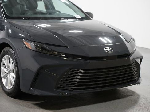 Used 2025 Toyota Camry LE image 4