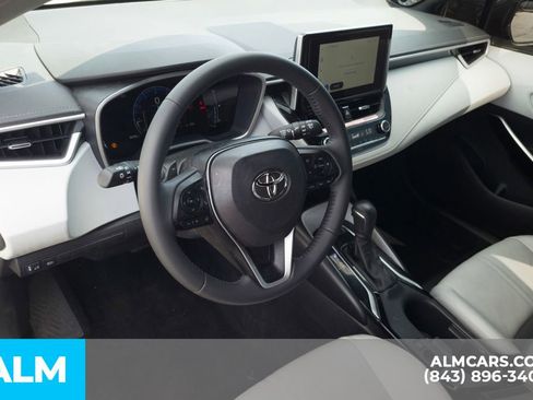 Used 2025 Toyota Corolla XSE FWD image 14