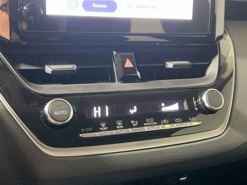 Used 2025 Toyota Corolla LE image 26