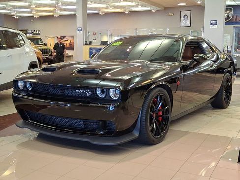 Used 2023 Dodge Challenger SRT Hellcat w/ Driver Convenience Group image 3