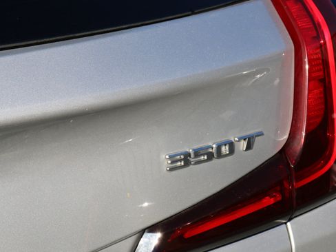 Used 2021 Cadillac XT4 Luxury w/ Cold Weather Package image 10