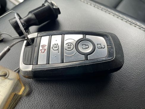 Used 2023 Ford Explorer Limited image 22