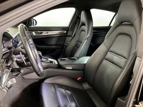 Certified 2021 Porsche Panamera image 5