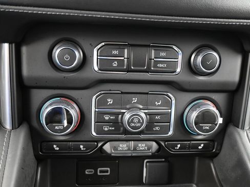 Used 2024 Chevrolet Suburban Z71 image 26