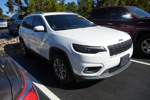 Used 2019 Jeep Cherokee Latitude Plus w/ Cold Weather Group AWD/4WD image 1