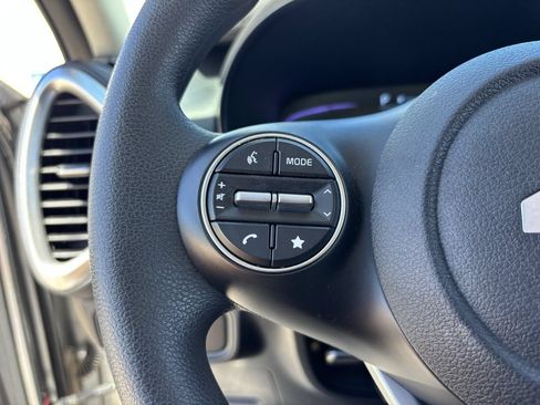 Used 2025 Kia Soul LX w/ LX Technology Package FWD image 25