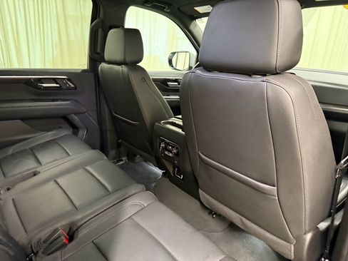 Certified 2025 Chevrolet Suburban Z71 AWD/4WD image 24
