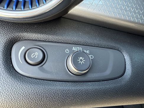 Used 2025 Chevrolet Trax LT w/ Driver Confidence Package image 29