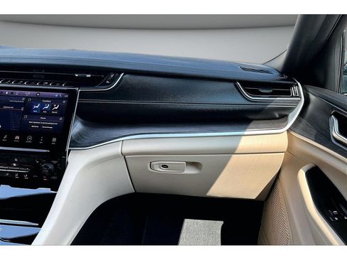 Certified 2025 Jeep Grand Cherokee Limited RWD image 45