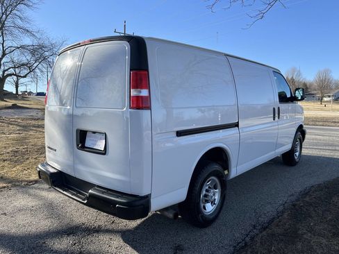 Used 2021 Chevrolet Express 3500 w/ Driver Convenience Package image 5