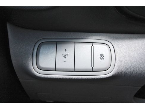 Certified 2025 Hyundai Venue SEL FWD image 22