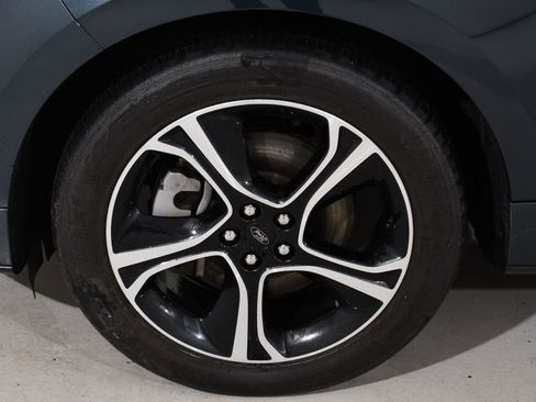 Used 2022 Ford Edge ST image 23