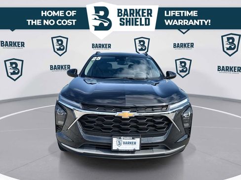 Used 2025 Chevrolet Trax LT w/ Driver Confidence Package FWD image 4