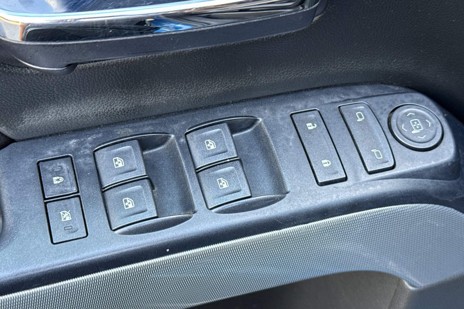 Used 2018 Chevrolet Silverado 1500 LT w/ All Star Edition AWD/4WD image 13