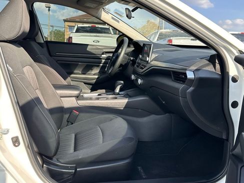 Used 2025 Nissan Altima 2.5 SV image 15