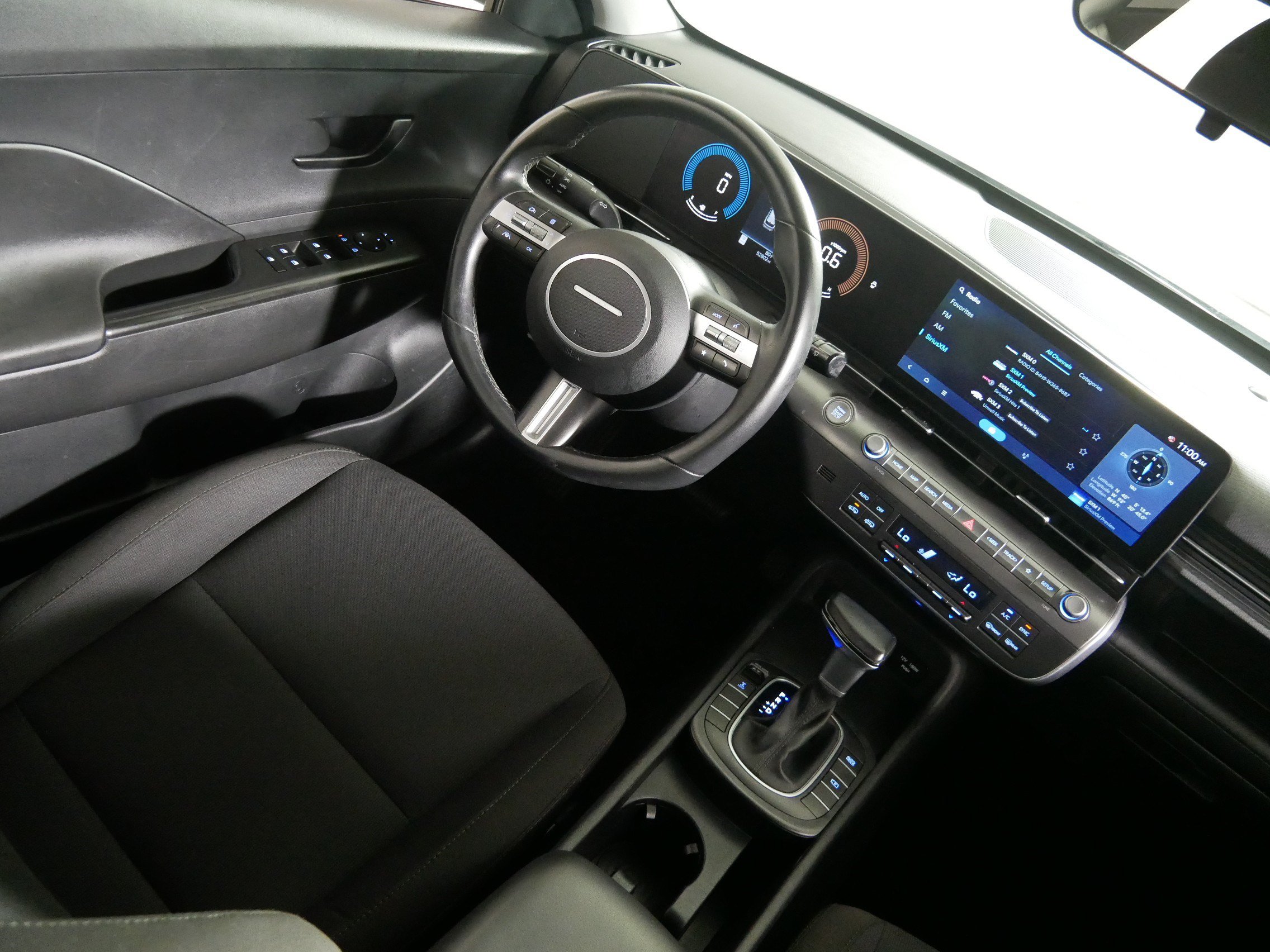 Certified 2025 Hyundai Kona SEL AWD/4WD image 9