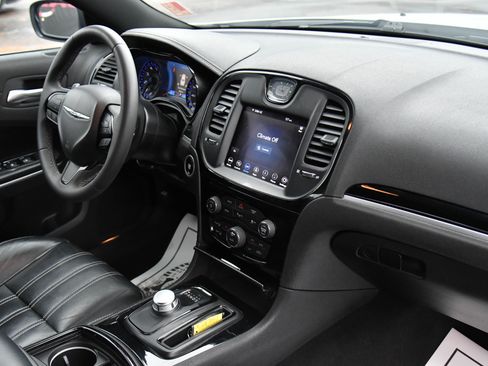 Used 2023 Chrysler 300 S image 44