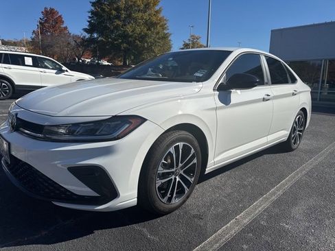 Used 2025 Volkswagen Jetta Sport image 9