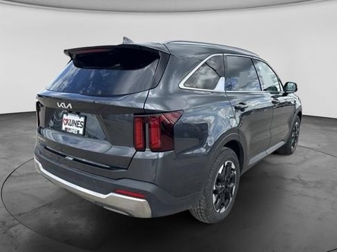 Used 2024 Kia Sorento S FWD image 15
