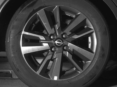 Used 2025 Nissan Versa SV FWD image 15