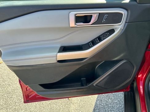 Used 2021 Ford Explorer XLT w/ Equipment Group 202A image 12