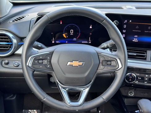 Used 2024 Chevrolet Trax LT w/ LT Convenience Package FWD image 9