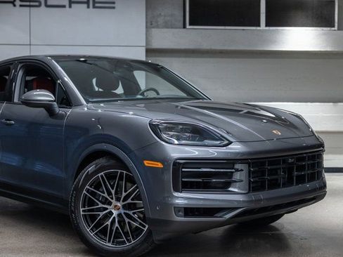 Certified 2025 Porsche Cayenne Coupe AWD/4WD image 18