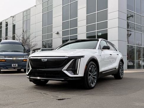Used 2024 Cadillac Lyriq Sport image 2