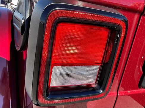 Used 2021 Jeep Wrangler Unlimited Rubicon image 25