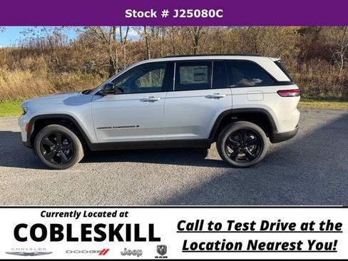 New 2025 Jeep Grand Cherokee Altitude AWD/4WD image 9
