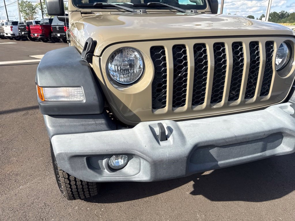 Certified 2020 Jeep Gladiator Sport w/ Quick Order Package 23S AWD/4WD image 11