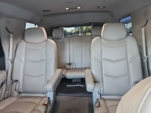 Used 2019 Cadillac Escalade 2WD image 19