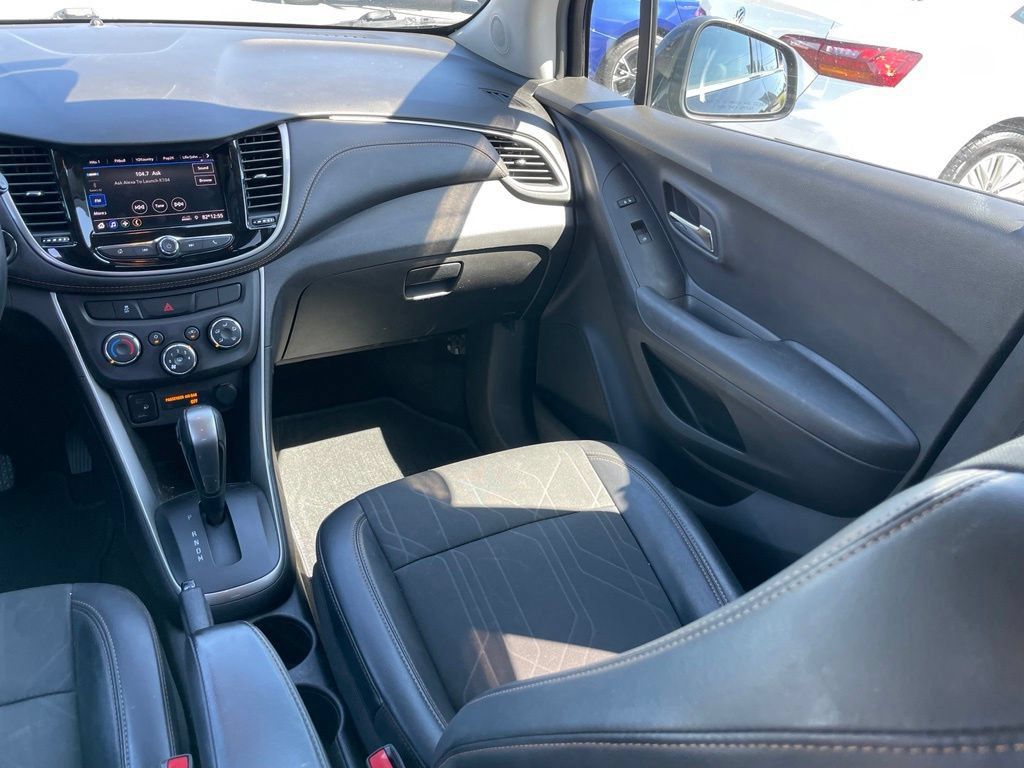 Used 2020 Chevrolet Trax LT w/ LT Convenience Package AWD/4WD image 11