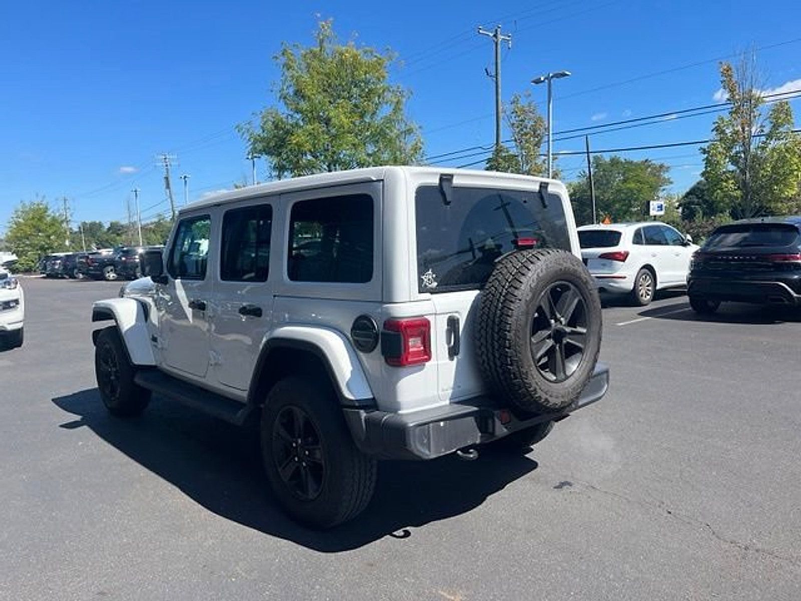 Used 2021 Jeep Wrangler Unlimited Sahara AWD/4WD image 5