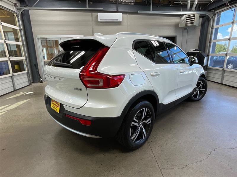 Used 2023 Volvo XC40 B5 Core AWD/4WD image 5