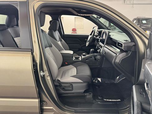 Used 2024 Toyota Tacoma TRD Off-Road image 38