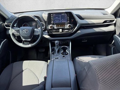 Used 2021 Toyota Highlander L FWD image 20
