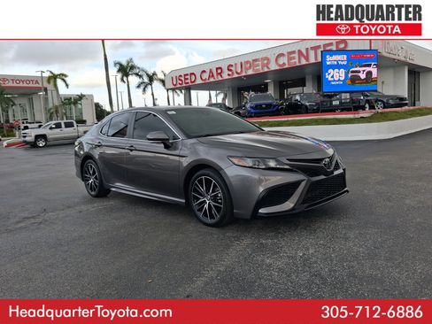 Used 2024 Toyota Camry SE w/ Convenience Package FWD image 1